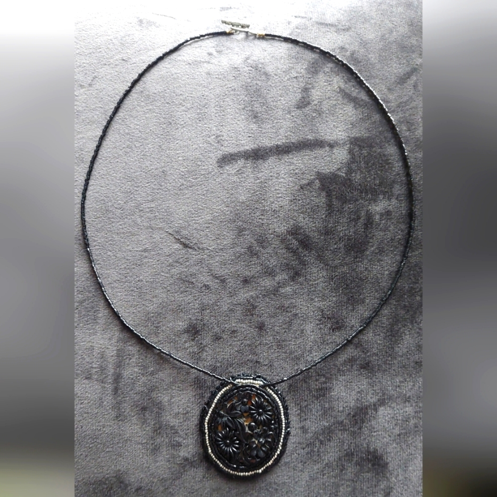 Vintage beaded necklace blk